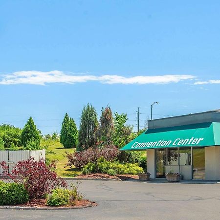 Quality Inn And Conference Center Springfield Exterior photo